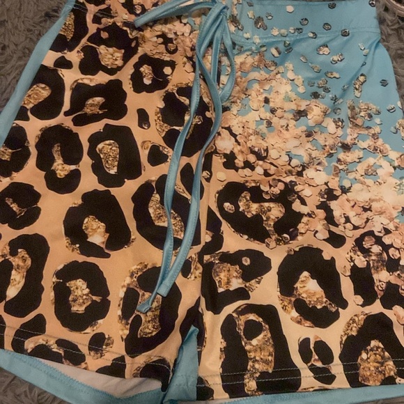 leopard print outfit NWOT - Picture 2 of 5